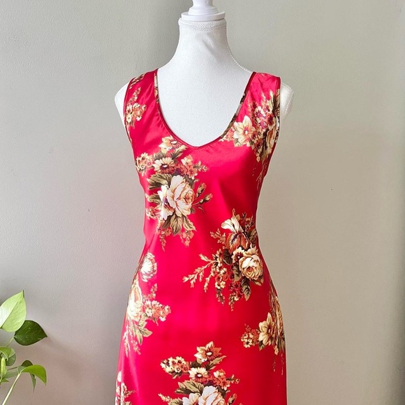 VINTAGE SLIP DRESS - Picture 2 of 5